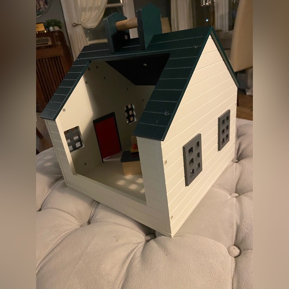 Magnolia Schoolhouse- wooden - Picture 5 of 5